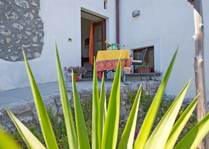L'antico Borgo Dei Limoni Bed and Breakfast