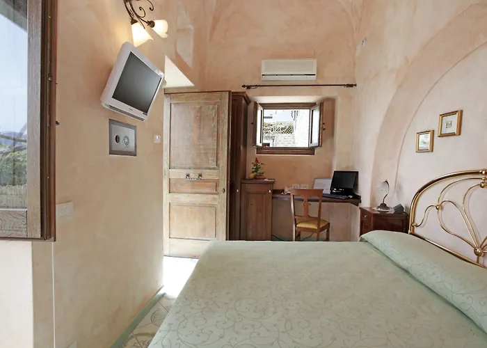 L'antico Borgo Dei Limoni Bed and Breakfast 4*