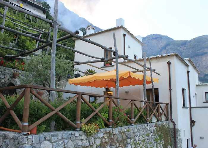 L'antico Borgo Dei Limoni Bed and Breakfast 4*