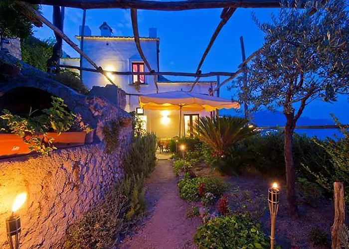 L'antico Borgo Dei Limoni Bed and Breakfast 4*
