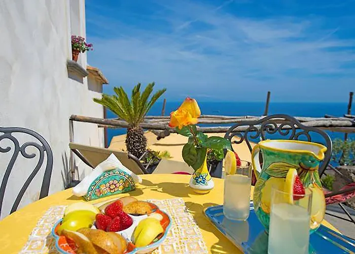 L'antico Borgo Dei Limoni Bed and Breakfast 4*