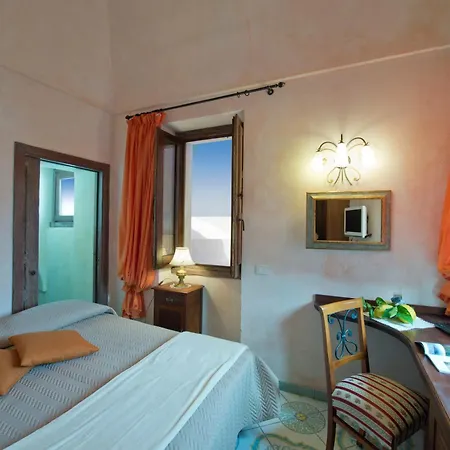 فندق مبيت وإفطار L'antico Borgo Dei Limoni 4*