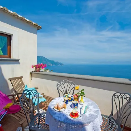 L'antico Borgo Dei Limoni Bed & Breakfast 2*
