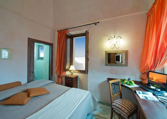 Bed & Breakfast L'antico Borgo Dei Limoni 4*