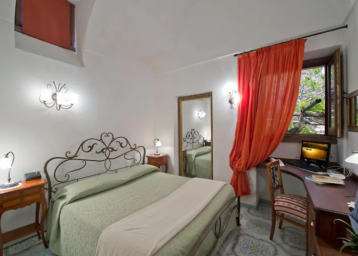 L'antico Borgo Dei Limoni Bed & Breakfast 4*