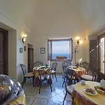 Bed & Breakfast L'antico Borgo Dei Limoni 4*