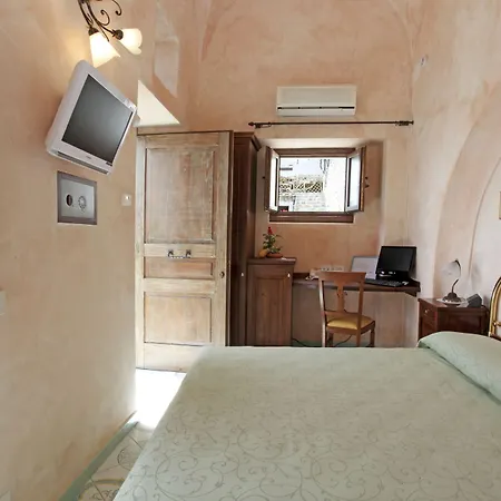 L'antico Borgo Dei Limoni Acomodação com café da manhã  4*