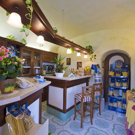 L'antico Borgo Dei Limoni Frühstückspension 4*