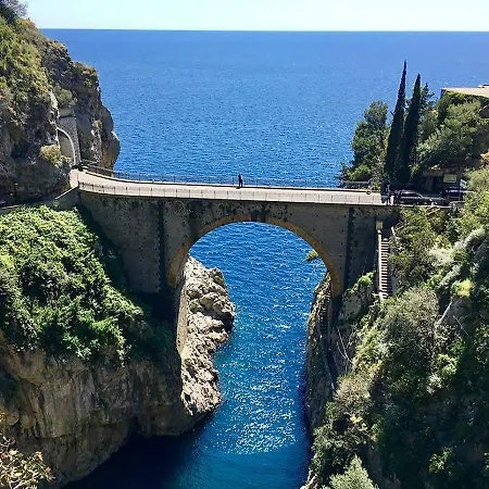 L'antico Borgo Dei Limoni Bed & Breakfast 4*