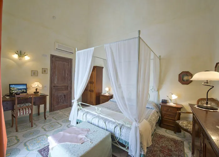 L'antico Borgo Dei Limoni Bed & Breakfast 4*