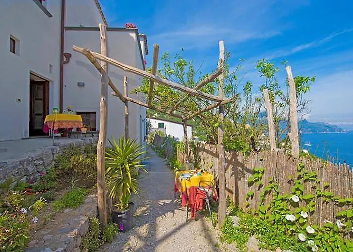 L'antico Borgo Dei Limoni Bed & Breakfast 4*