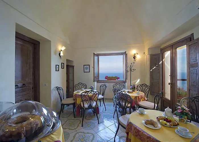 Bed & Breakfast L'antico Borgo Dei Limoni 4*