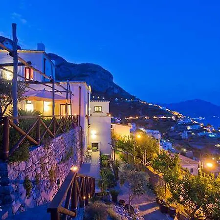 ランティコ ボルゴ デイ リモーノ 4*